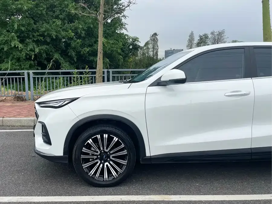 Oshan X5 Changan Auchan X5 2023 Enjoy Edition 1.5T DCT Exclusive Model 2023 — миниатюра 2