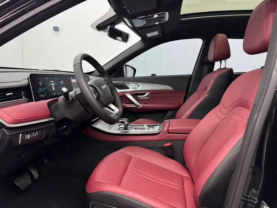 Jetour X70 PLUS JETOUR X70 PLUS 2025 Champion Edition 1.5T DCT Champion MAX 5 Seaters 2025 — миниатюра 2