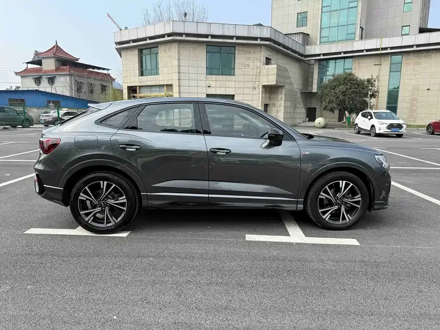 Audi Q3 Sportback 2022 40 TFSI Fashion Edition 2022 — миниатюра 4