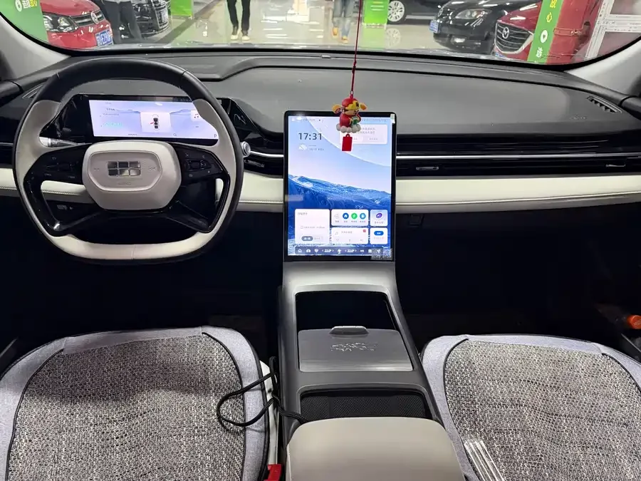 Geely Galaxy L6 Galaxy L6 2025 EM-i 140km Starship Edition 2025 — миниатюра 3