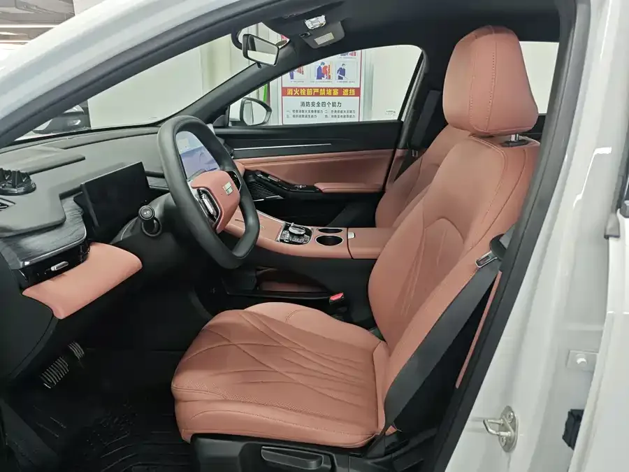 Geely Galaxy L6 Galaxy L6 2025 EM-i 60km Launch Edition 2025 — миниатюра 2