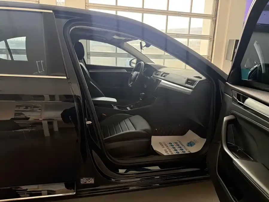 Skoda SuperB Superpa 2024 TSI280 DSG Exclusive Edition 2024 — миниатюра 5