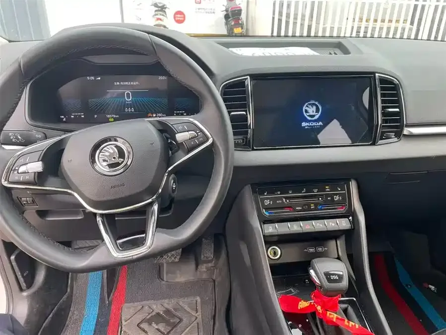 Skoda Karoq Korok 2023 TSI280 Luxury Edition 2023 — миниатюра 2