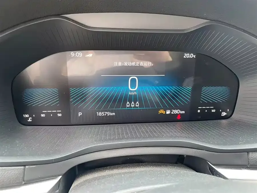 Skoda Karoq Korok 2023 TSI280 Luxury Edition 2023 — миниатюра 3