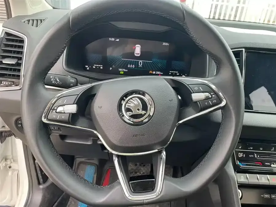 Skoda Karoq Korok 2023 TSI280 Luxury Edition 2023 — миниатюра 4