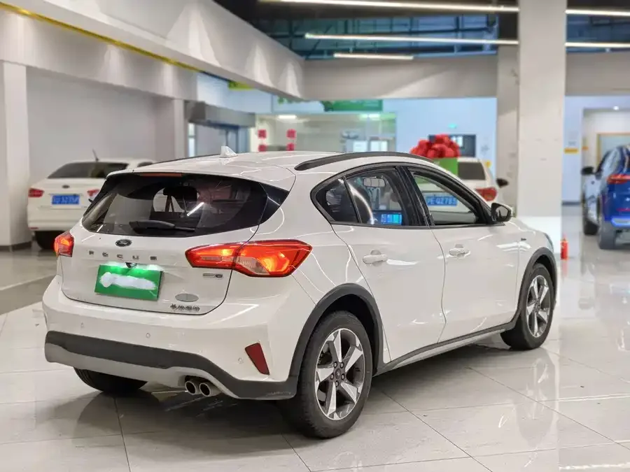 Ford Focus Active Focus Active 2021 EcoBoost 180 Automatic 2022 — миниатюра 2