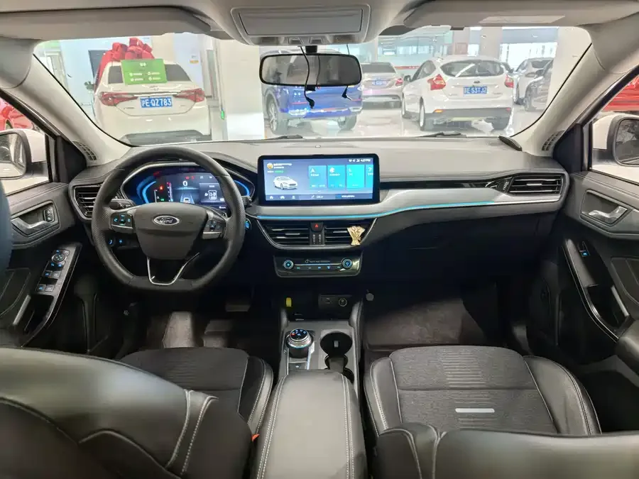 Ford Focus Active Focus Active 2021 EcoBoost 180 Automatic 2022 — миниатюра 3