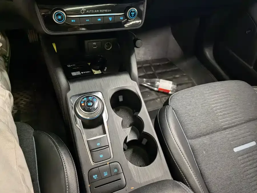 Ford Focus Active Focus Active 2021 EcoBoost 180 Automatic 2022 — миниатюра 4