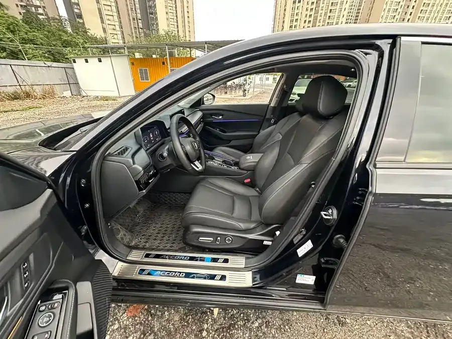 Honda Accord New Energy 2025 Honda Accord PHEV 2.0L e:PHEV Premium Edition 2025 — миниатюра 2