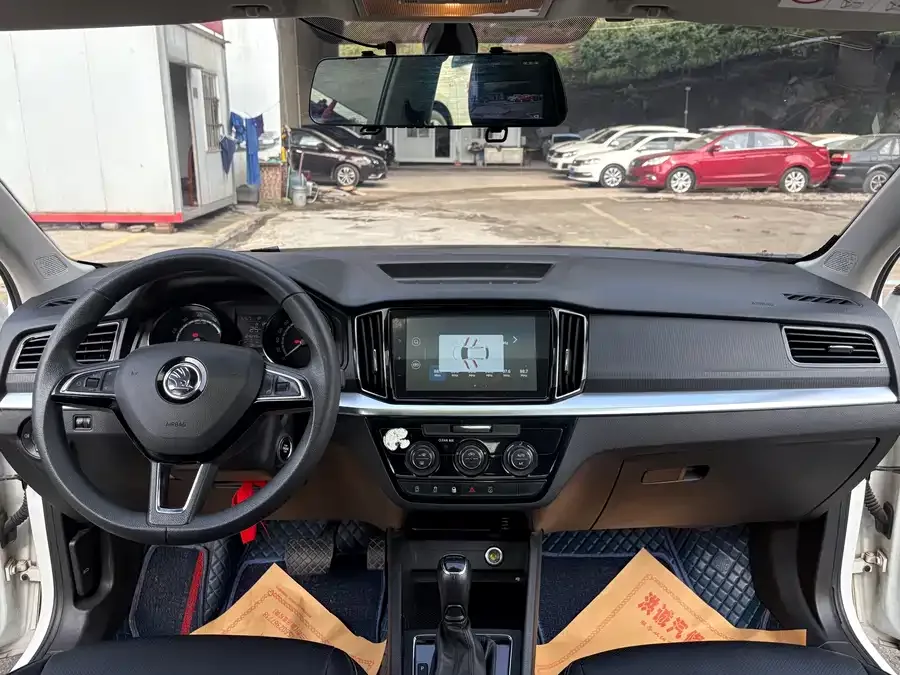 Skoda Kamiq 2023 Kamiq facelift 1.5L automatic comfort version 2023 — миниатюра 3