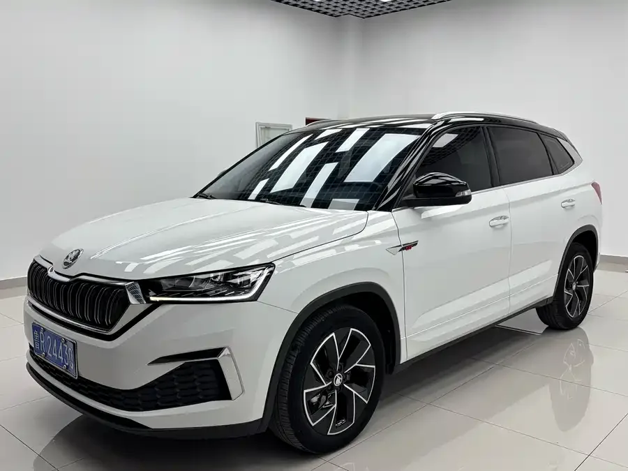 Skoda Kamiq 2023 Kamiq Facelift GT 1.5L Automatic Premium Edition 2023 — фото 1, купить с доставкой в Москву