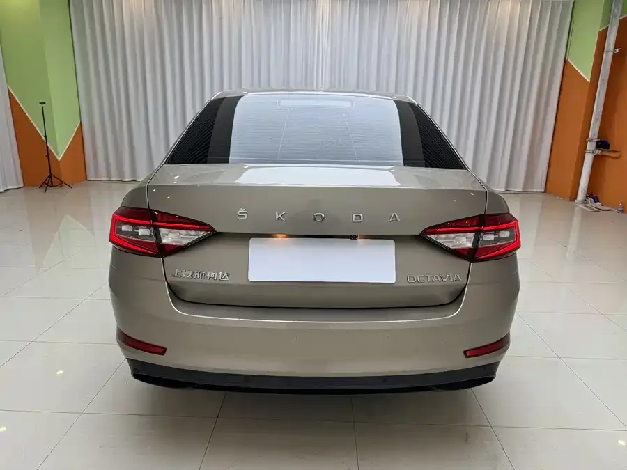 Skoda Octavia Octavia 2021 1.5L automatic comfort version 2022 — миниатюра 3