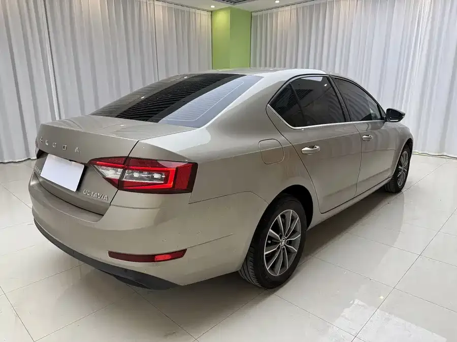 Skoda Octavia Octavia 2021 1.5L automatic comfort version 2022 — миниатюра 5