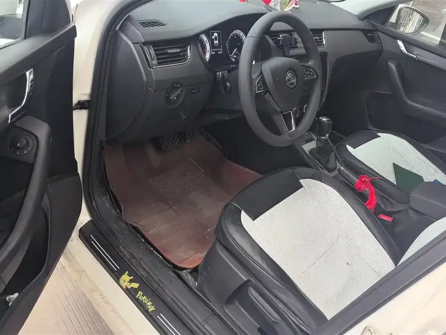 Skoda Octavia Octavia 2021 1.5L automatic comfort version 2022 — миниатюра 3