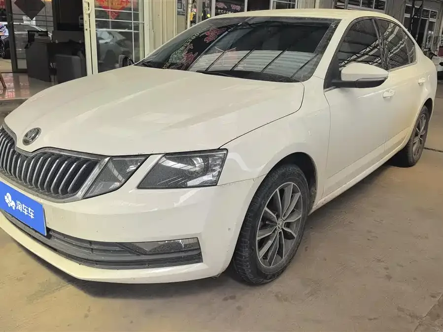 Skoda Octavia Octavia 2021 1.5L automatic comfort version 2022 — фото 1, купить с доставкой в Москву