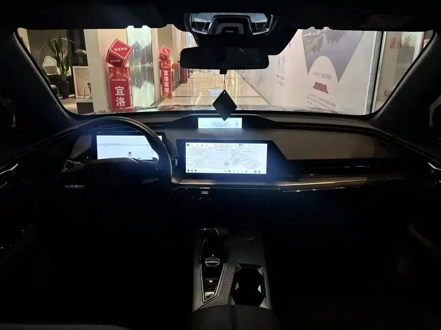 Oshan Z6 New Energy Changan Oushang Z6 New Energy 2022 Blue Whale iDD 150KM Flagship PLUS 2022 — миниатюра 2