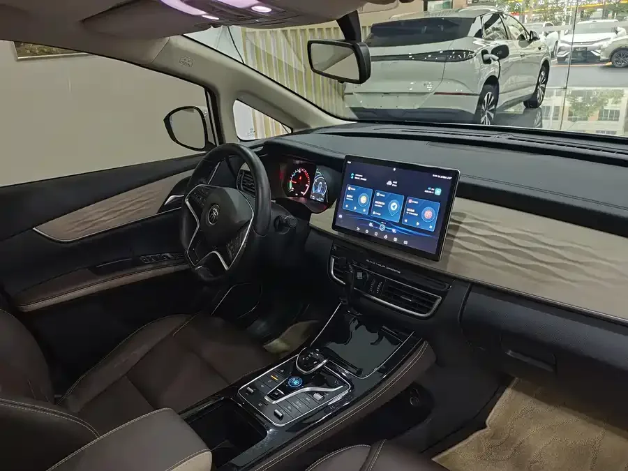 BYD Song MAX New Energy Song MAX New Energy 2022 DM-i 105KM Premium Edition 2023 — миниатюра 2