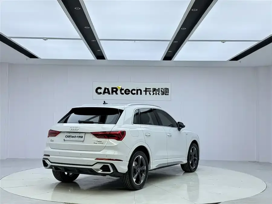 Audi Q3 2024 35 TFSI Fashion Dynamic Edition 2023 — миниатюра 2