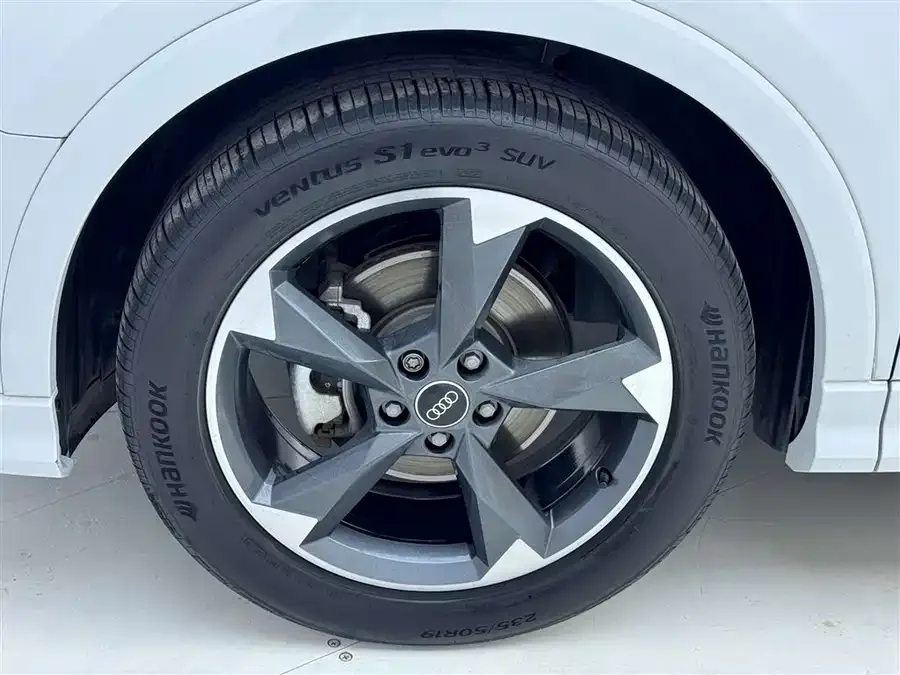 Audi Q3 2024 35 TFSI Fashion Dynamic Edition 2023 — миниатюра 5