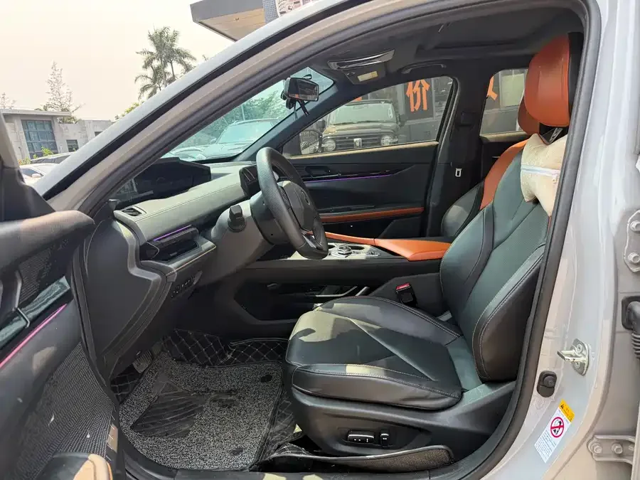 Changan UNI-V Smart Electric iDD Changan UNI-V iDD 2023 iDD 1.5T 113km Smart Fun Edition (Fast Edition) 2023 — миниатюра 2