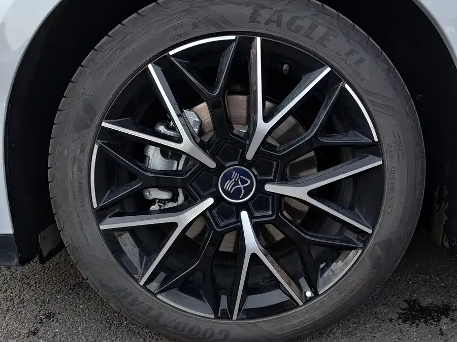 BYD Second-hand Han 2025 DM-i 125KM Premium Edition 2024 — миниатюра 3