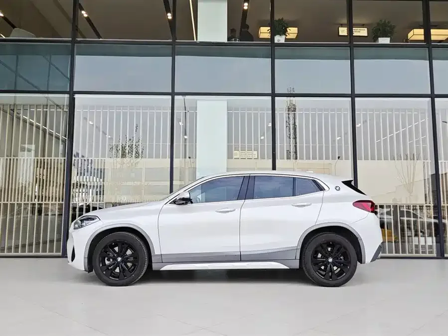 BMW X2 2021 facelift sDrive25i M off-road package 2022 — миниатюра 2