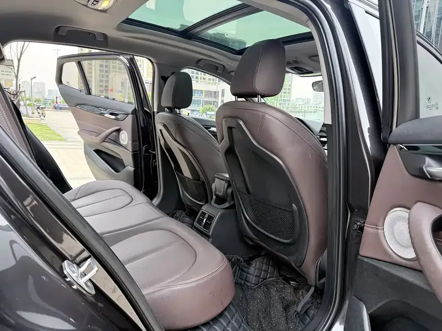 BMW X2 2021 facelift sDrive25i M off-road package 2022 — миниатюра 5