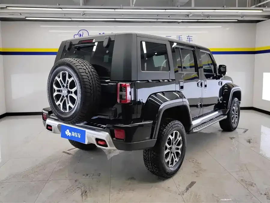 BAIC BJ40 Beijing Off-road BJ40 2024 2.0T City Hunter Glory Edition 2024 — миниатюра 3