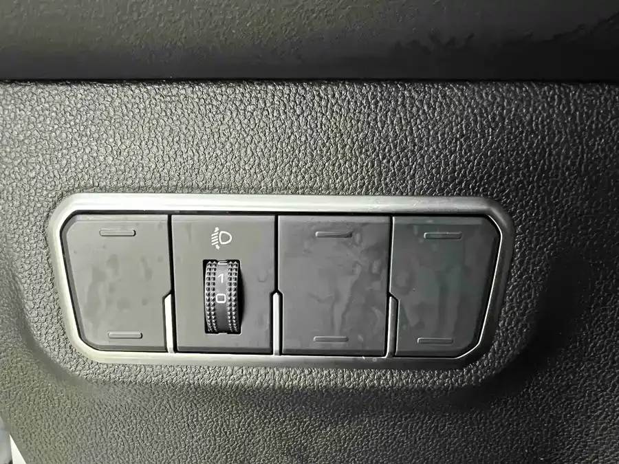 Haval M6 Haval M6 2021 PLUS 1.5T DCT Luxury Smart Connected Edition 2022 — миниатюра 3