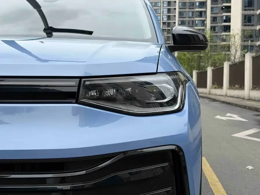 Volkswagen Tiguan (Tharu) Tuyue 2025 New 300TSI Ruixiang Edition 2024 — миниатюра 4