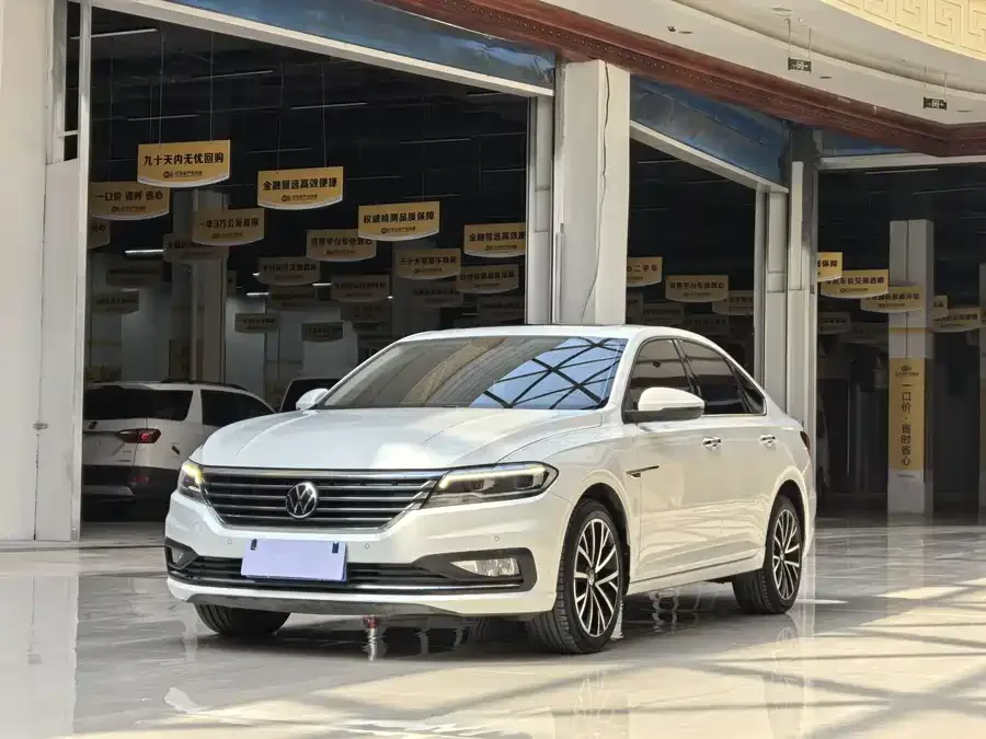 Volkswagen Lavida Lavida 2021 280TSI DSG Deluxe Edition 2022 — фото 1, купить с доставкой в Москву