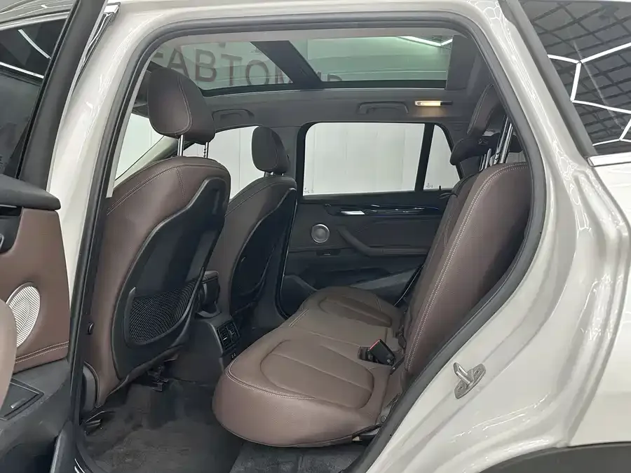 BMW X1 2022 sDrive20Li Exclusive Model 2022 — миниатюра 2