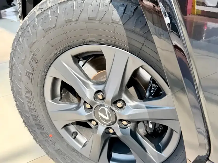 Lexus LX 2025 700h OVERTRAIL Territory Edition 2026 — миниатюра 2