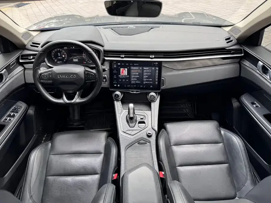 Lynk & Co 01 Lynk & Co 01 2021 2.0TD 2WD Pro 2022 — миниатюра 3