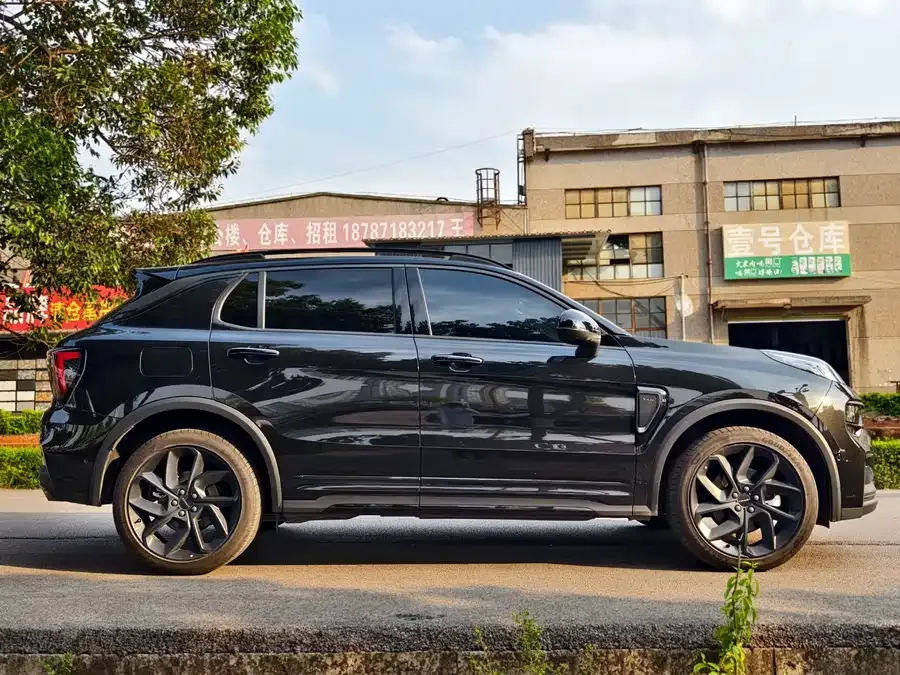 Lynk & Co 01 Lynk & Co 01 2023 2.0TD 4WD Dark Night Edition 2023 — миниатюра 4