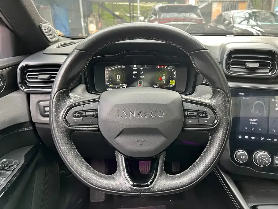 Lynk & Co 03 Lynk & Co 03 2022 2.0TD DCT Pro 2022 — миниатюра 4