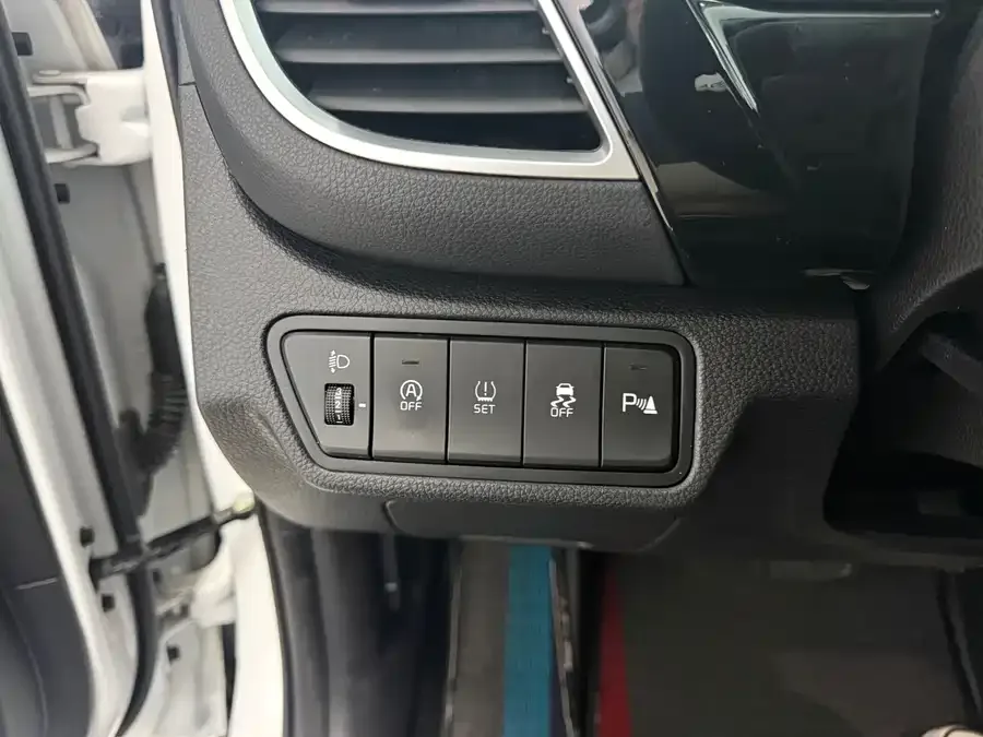 Kia Cyrus (Seltos) 2023 CYTUS 1.5L CVT Premium Edition 2022 — миниатюра 5