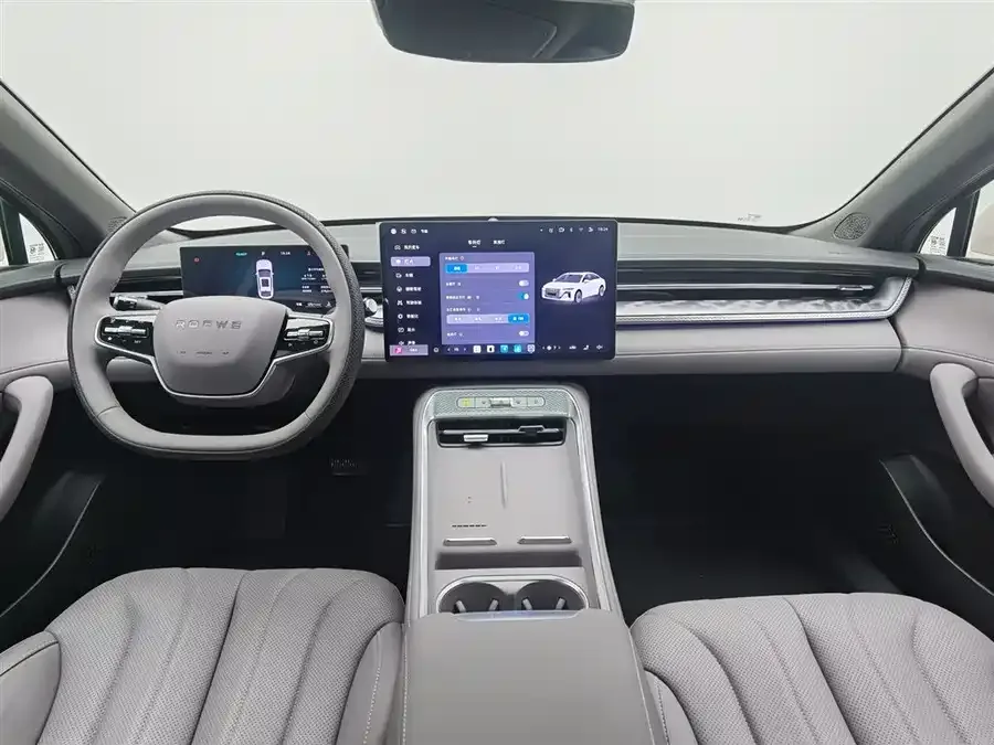 Roewe M7 DMH Roewe M7 DMH 2025 160km Premium Edition 2025 — миниатюра 2