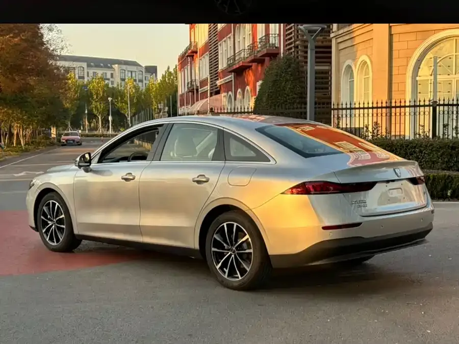 Roewe D7 Roewe D7 2025 DMH 125km World Champion Flagship Edition 2026 — миниатюра 5