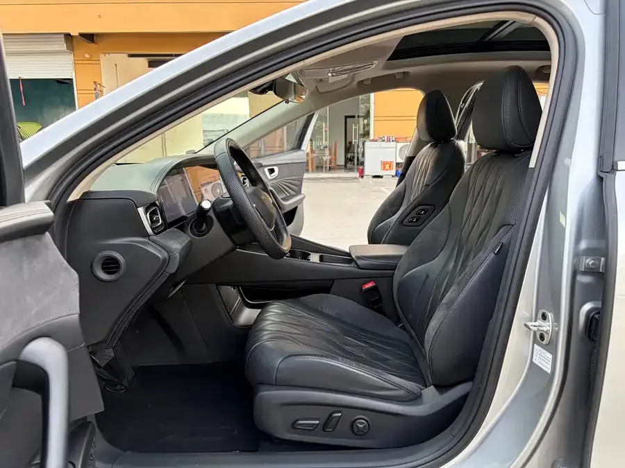 Roewe D7 Roewe D7 2023 DMH 125km Flagship Edition 2023 — миниатюра 2
