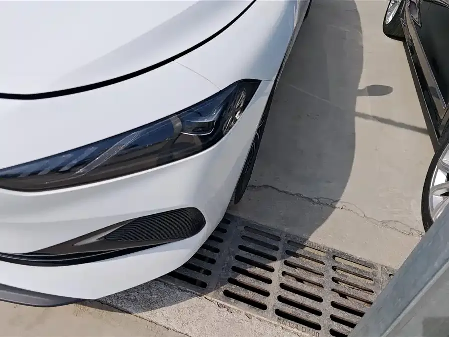 Roewe D7 Roewe D7 2025 DMH 125km World Champion Edition 2024 — миниатюра 2