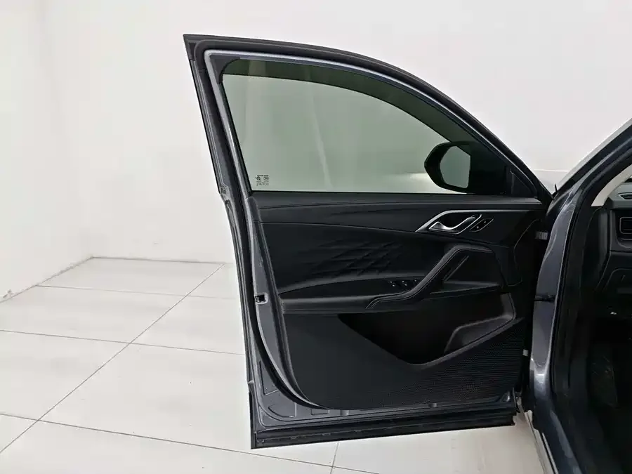 Roewe RX5 Roewe RX5 2023 1.5T Superior Edition 2023 — миниатюра 3