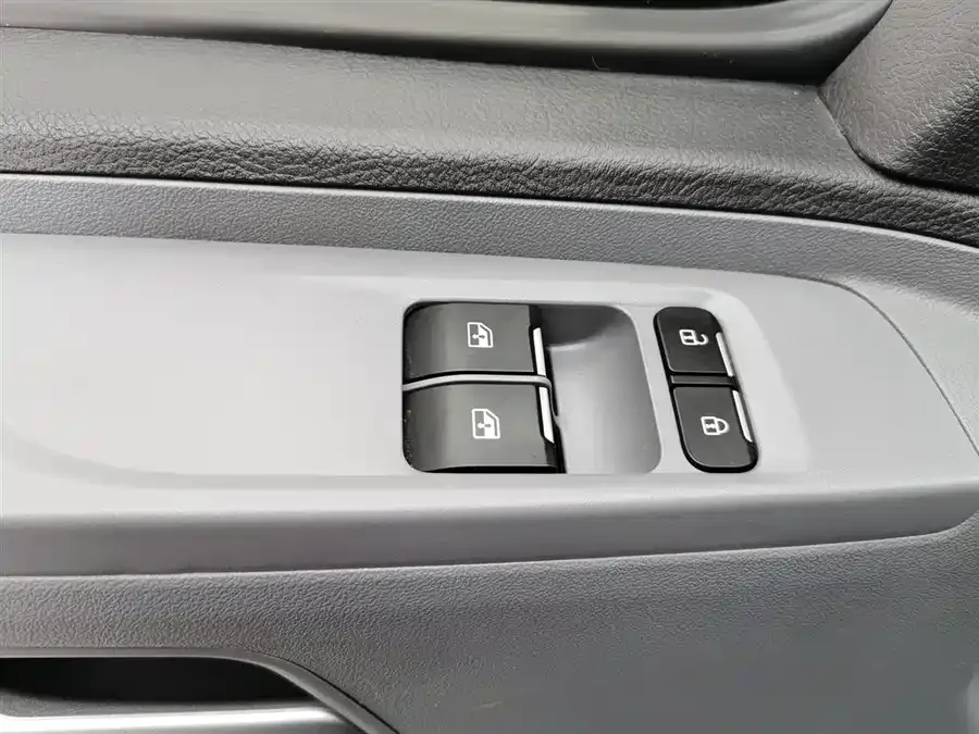 Maxus Xintu V80 Xintu V80 2025 Value Edition, Aoyuntong 2.0T Manual Short Wheelbase, Ultra-Low Roof, 127Ps, 7/9 Seats 2025 — миниатюра 3