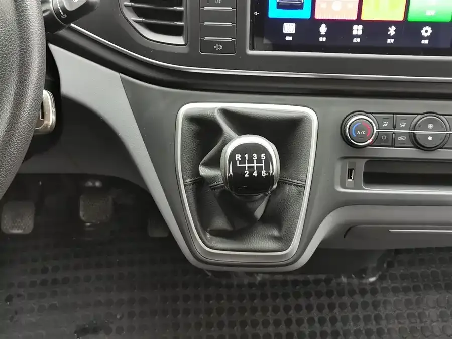 Maxus Xintu V80 Xintu V80 2025 Value Edition, Aoyuntong 2.0T Manual Short Wheelbase, Ultra-Low Roof, 127Ps, 7/9 Seats 2025 — миниатюра 4