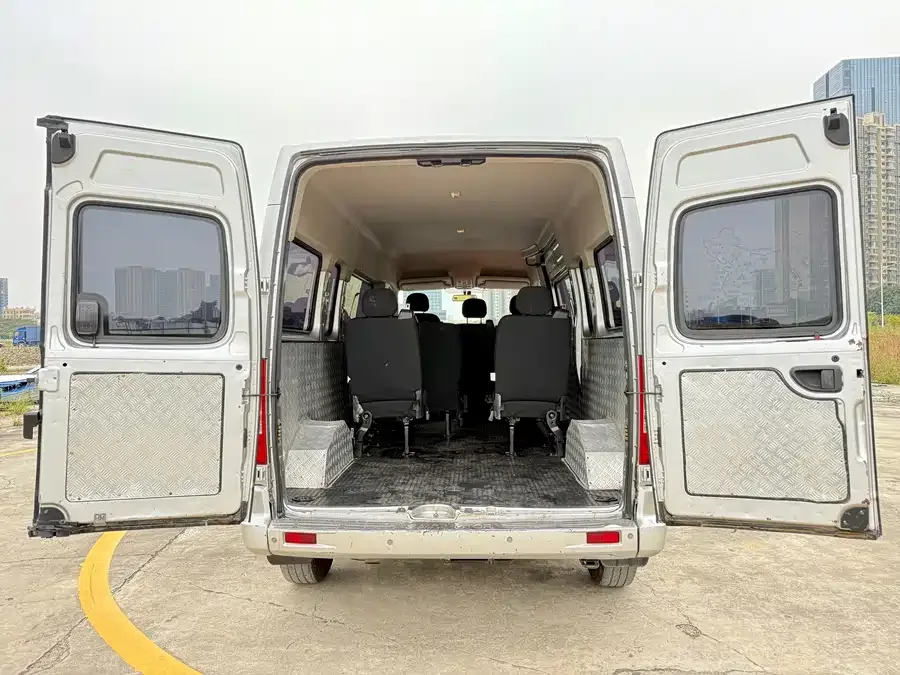 Maxus Xintu V80 2021 Xintu V80 2.0T Manual Classic Aoyuntong Long Wheelbase Mid-Top 6/7/8/9 Seaters 2022 — миниатюра 3