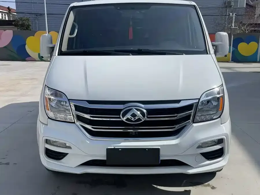 Maxus Xintu V80 Xintu V80 2021 2.0T PLUS AMT City Edition Short Axle Ultra-Low Roof 7/8/9 Seaters 2022 — фото 1, купить с доставкой в Москву