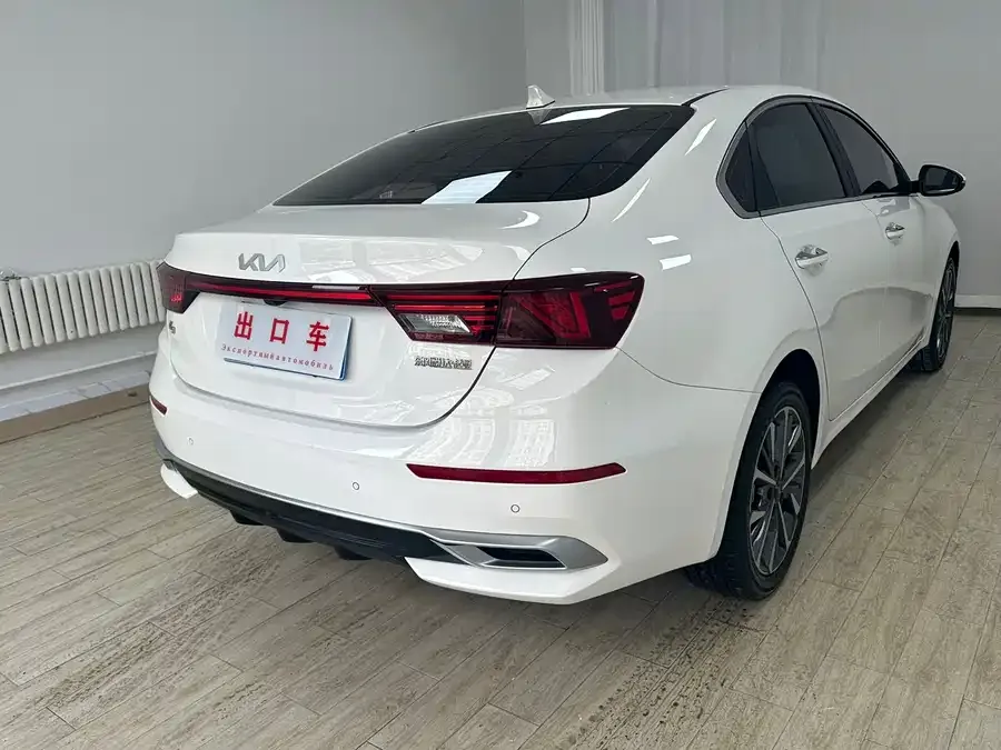 Kia K3 2021 1.5L CVT Fashion Edition 2023 — миниатюра 3