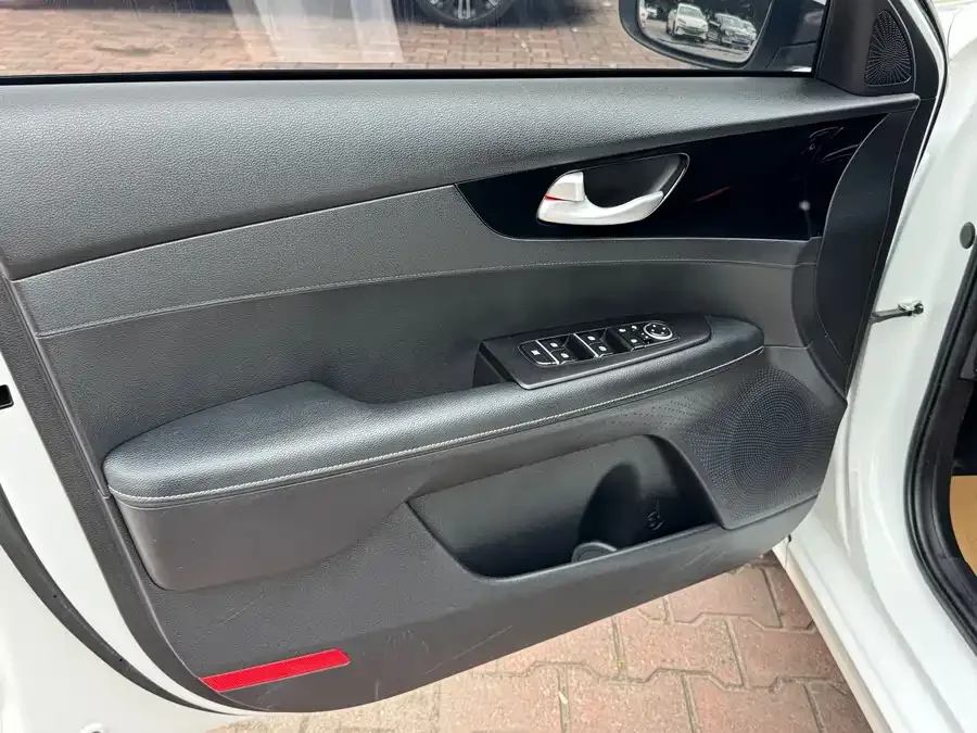 Kia K3 2021 1.5L CVT Fashion Edition 2022 — миниатюра 4