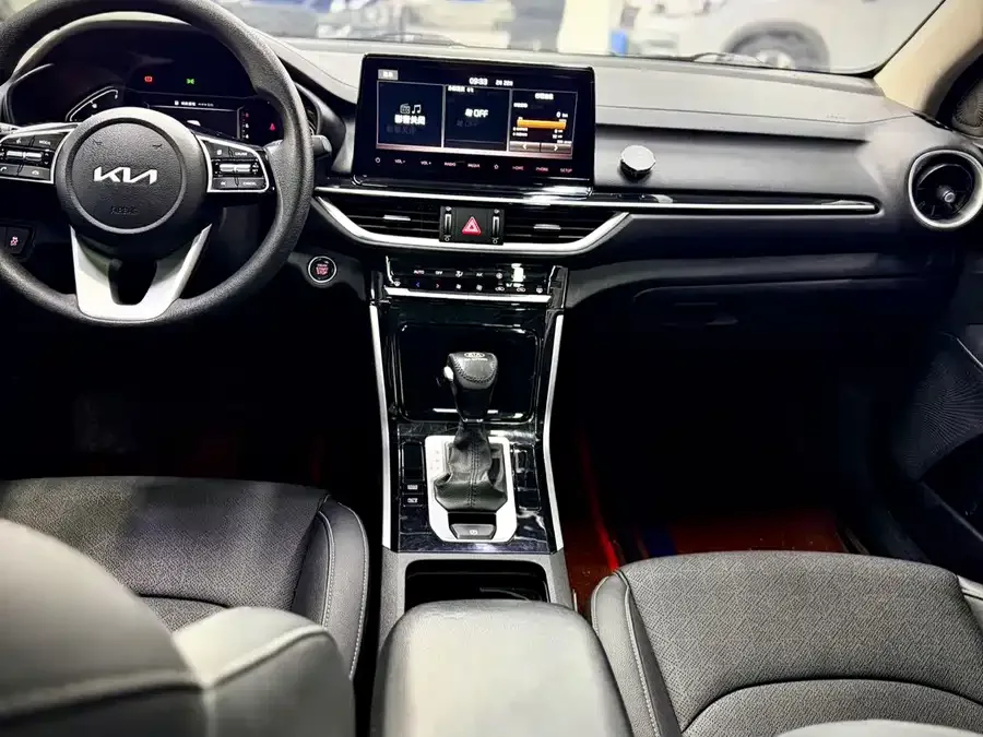 Kia K3 2021 1.5L CVT Fashion Edition 2022 — миниатюра 5