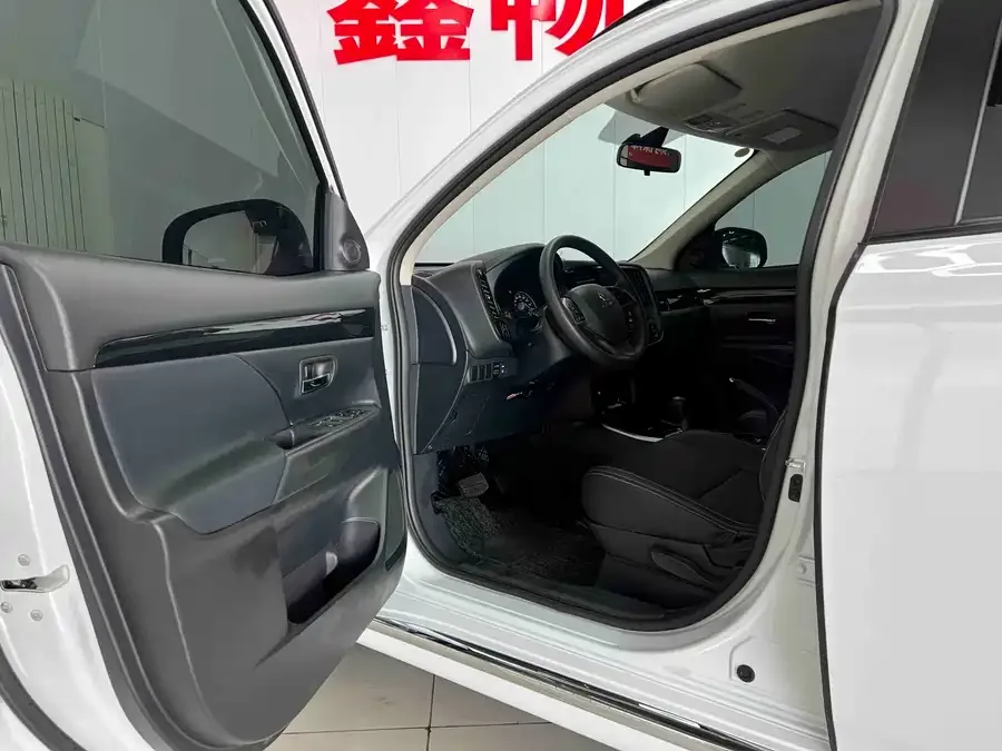 Mitsubishi Outlander Outlander 2021 2.0L 2WD 5-seater 2022 — миниатюра 4